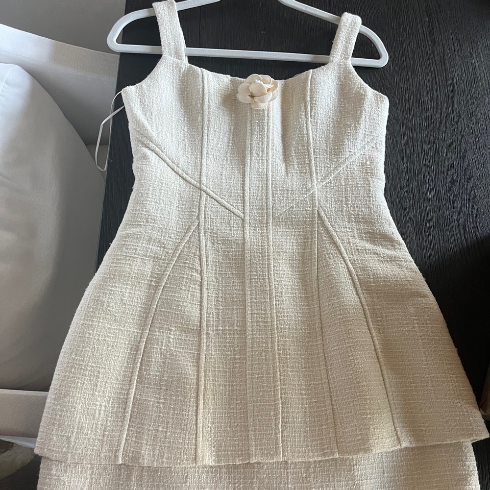Elegant Cream Mini Dress - Picture 5 of 8